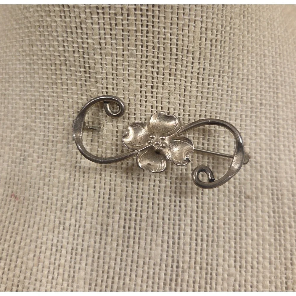 Vintage Sterling Silver‎ Stuart NYE Dogwood Flower Brooch Pin 925